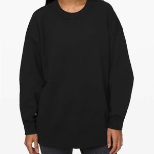 Lululemon perfectly oversized crew. Black, size 4. Very good condition.